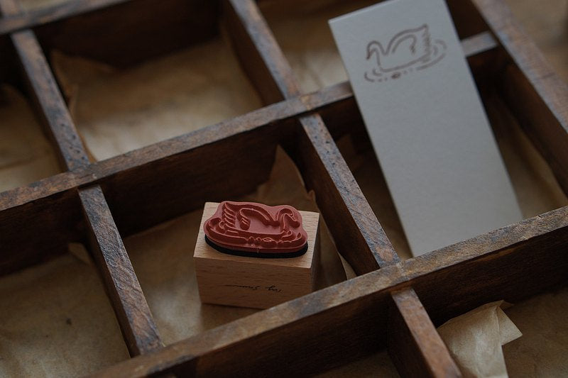 Ivy Snow Rubber Stamp - Swan