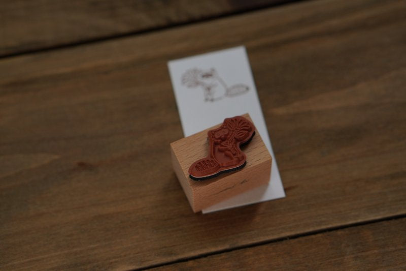 Ivy Snow Rubber Stamp - Raccoon